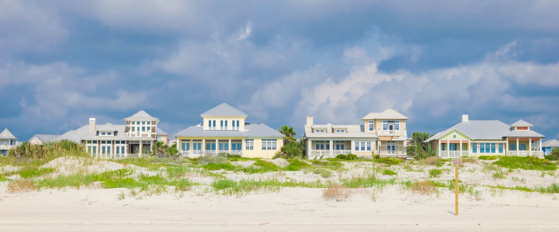 Where to Invest in Beach House Rentals for Maximum Revenue